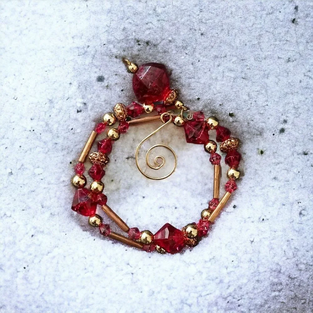 Beaded Memory Wire Ornament Spiral Dangle‎ Twist Sparkly Christmas Red Gold Tone